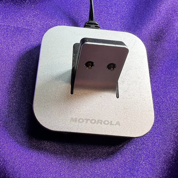 📌Motorola Bluetooth Headset and 2 Charging Docks - N 136 - Picture 3 of 12